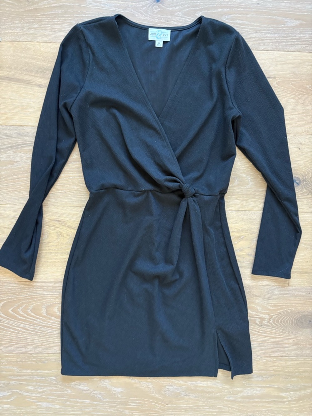June & Ivy Black Long Sleeve Wrap Mini Dress Size Medium Francesca’s LBD Classic